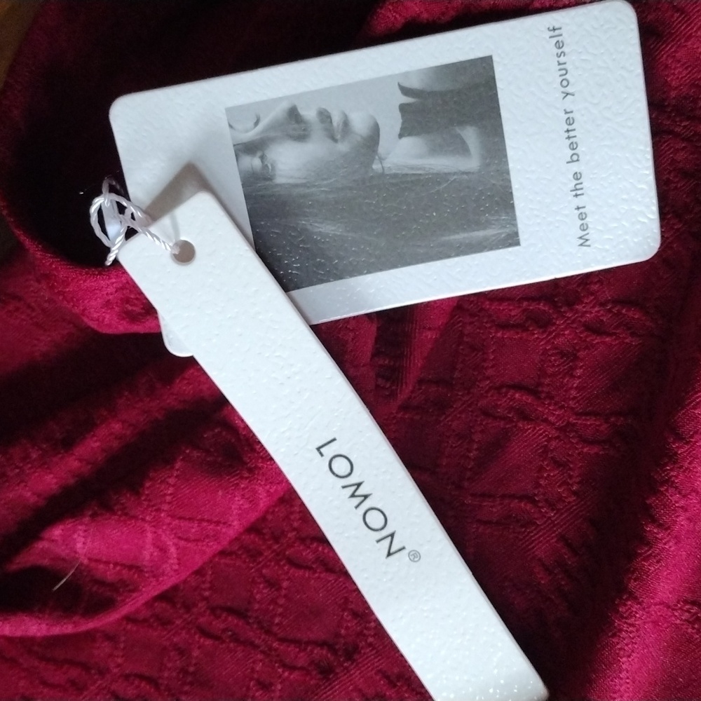 Elegant Red Women's Top Brand New - Picture 4 of 5